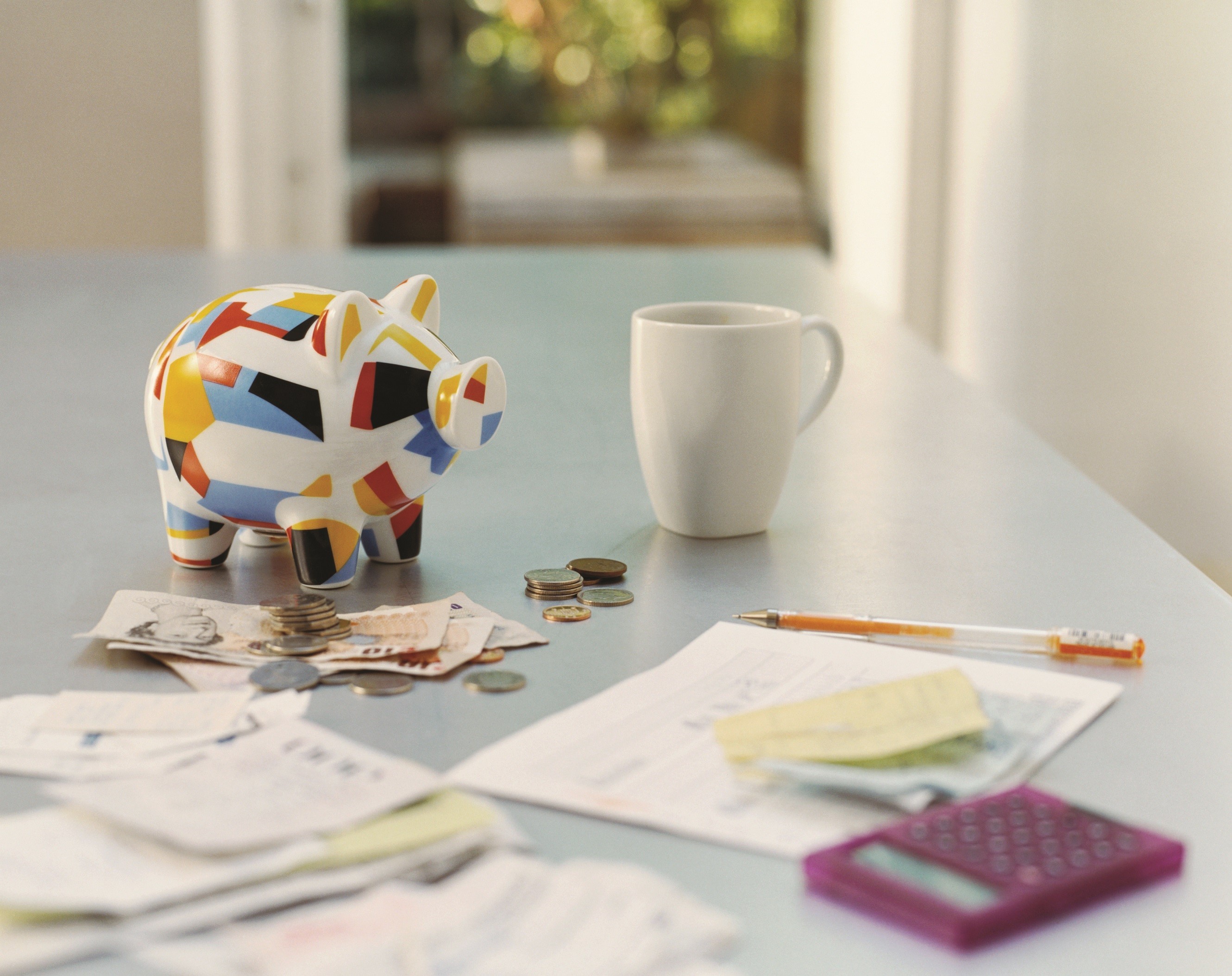 Money with a piggy bank